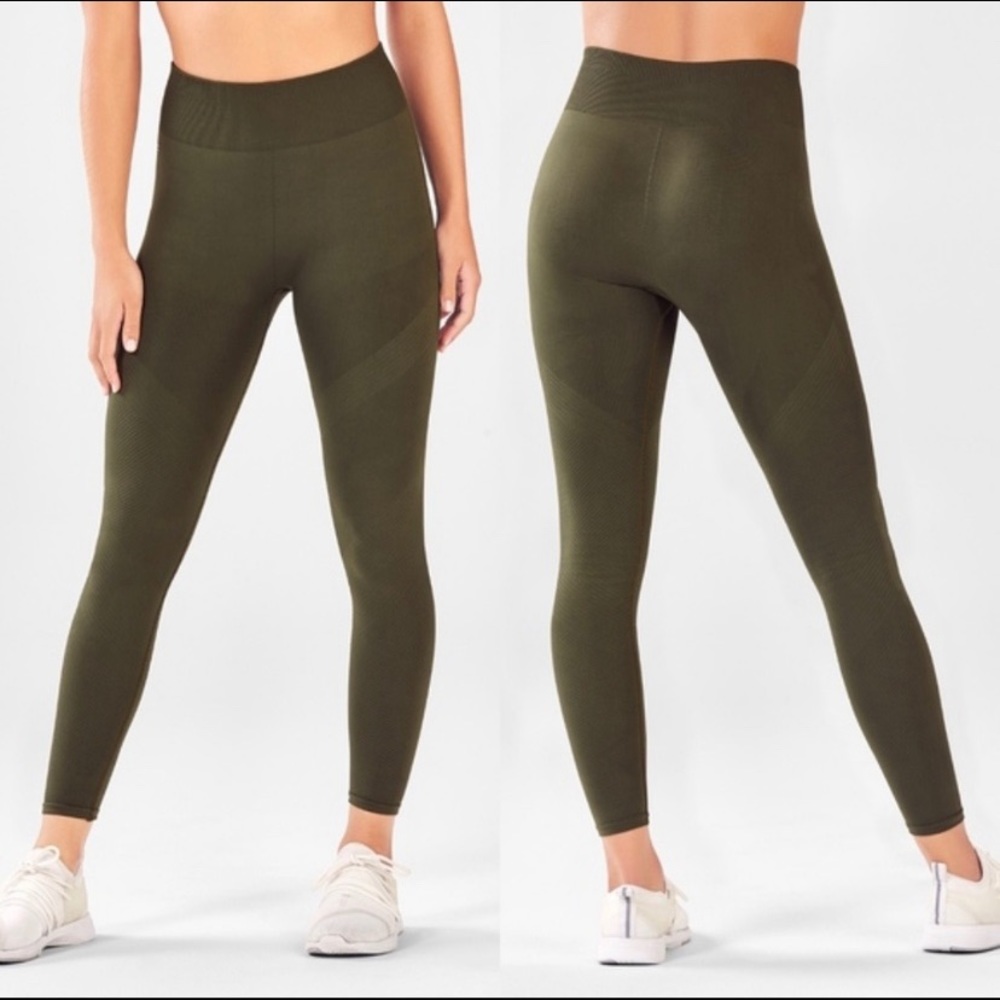 Fabletics 7/8 seamless rib statement leggings